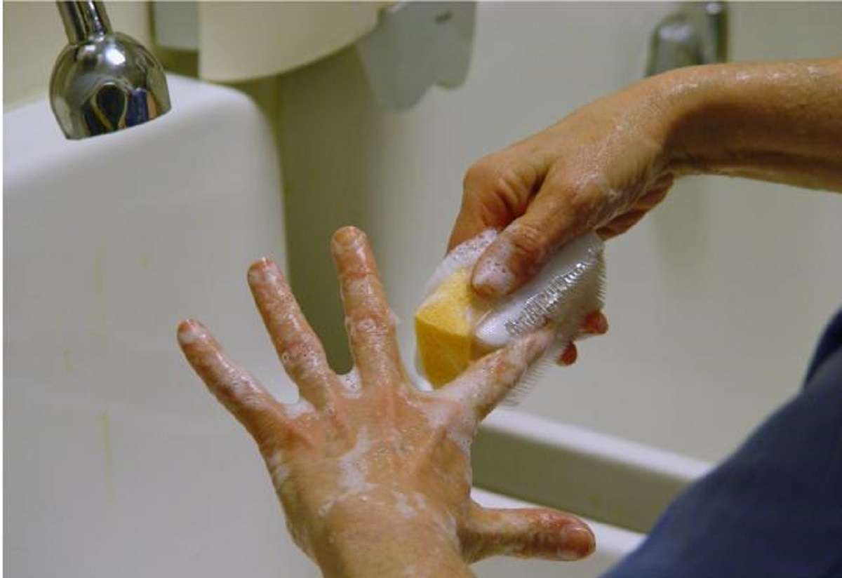 Мытье рук с мылом антисептическим