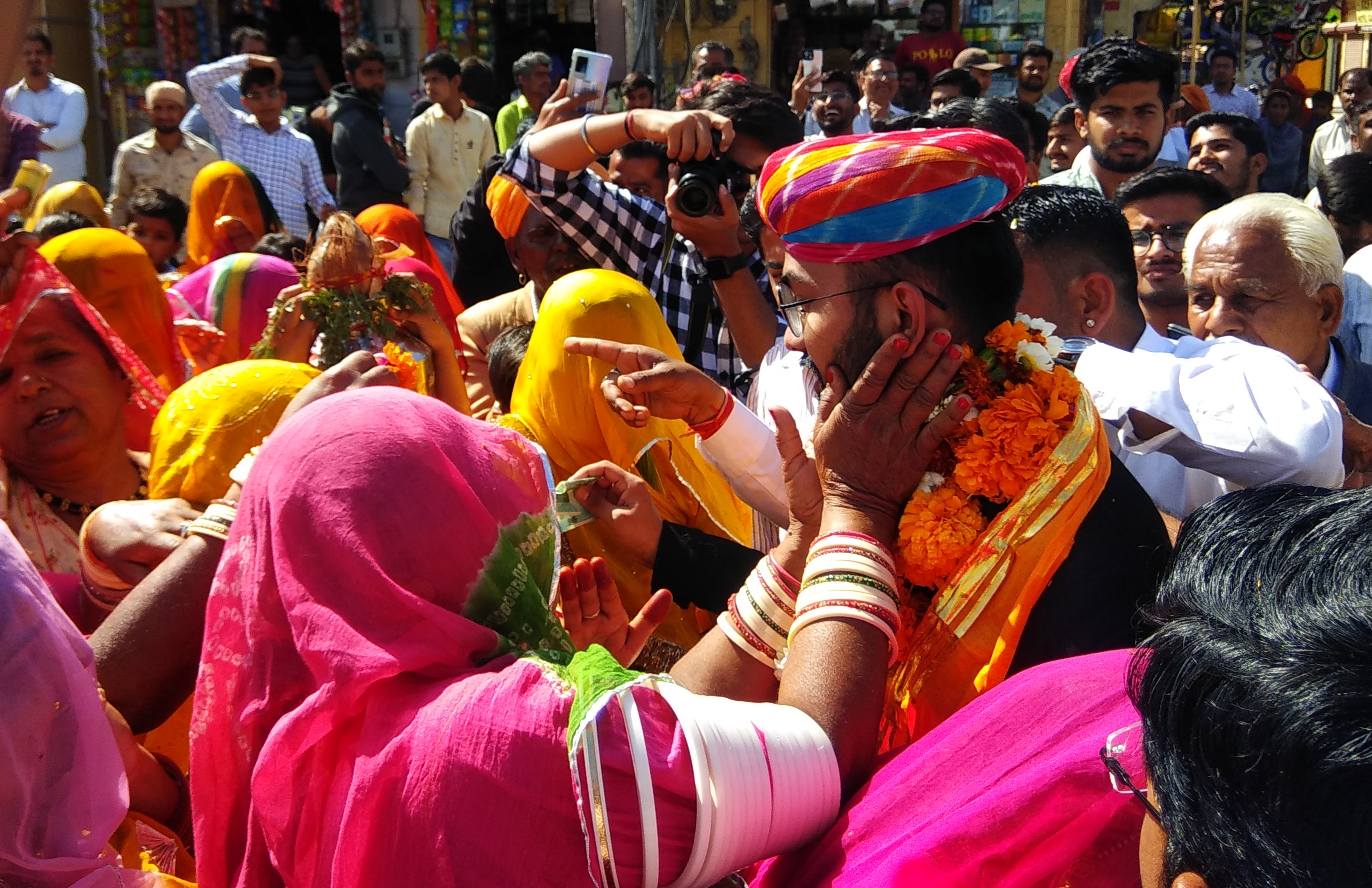 जैसलमेर के तीन लाल यूक्रेन से घर पहुंचे, जोरदार ढंग से हुआ स्वागत