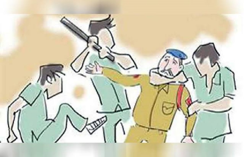 दिल्ली हरियाणा पुलिस पर लाठी, हथियार से जानलेवा हमला, दो कांस्टेबल घायल, गाडिय़ां तोड़ी