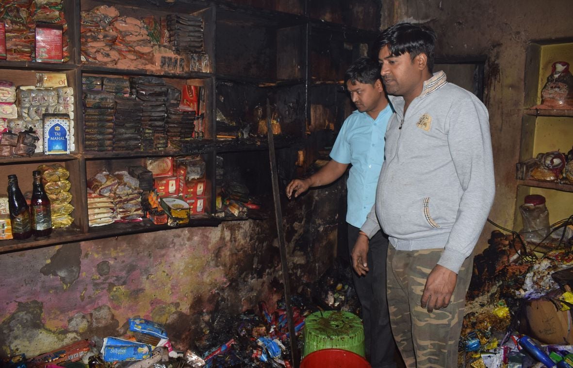 Shop destroyed by fire, loss of lakhs