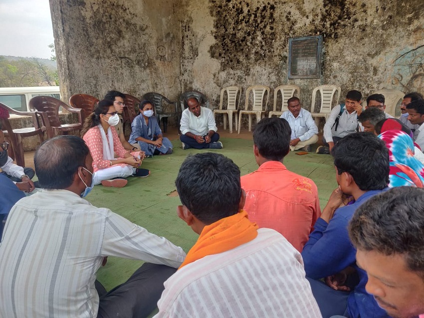 वन ग्राम बोदालझोला पहुंचे कलेक्टर, लगाई चौपाल