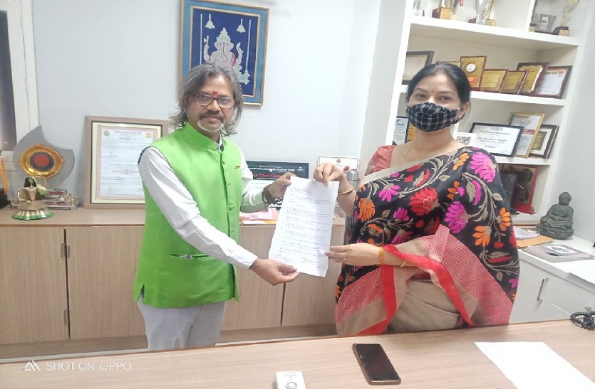 स्कूल फीस बढ़ोतरी निरस्त करने की मांग, ज्ञापन दिया