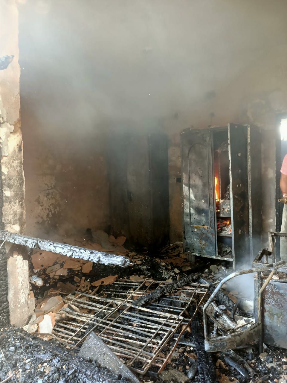 मकान में लगी आग, घरेलू सामान व कागजात जले