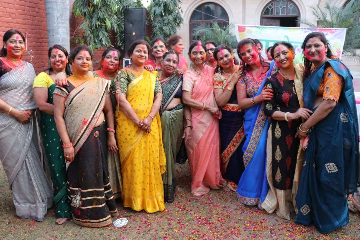फागोत्सव में महिलाओं ने किया नृत्य, सजाई राधा-कृष्ण की झांकी