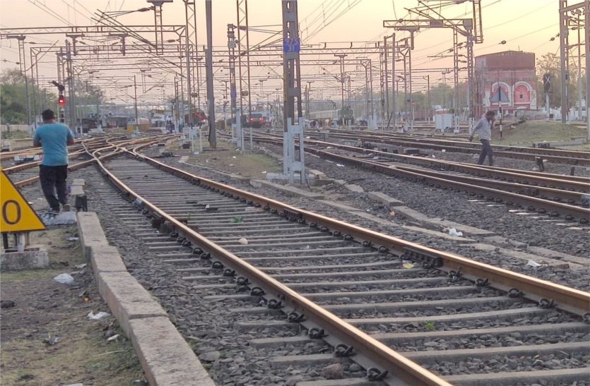 Know going while crossing the track, yet people are negligent