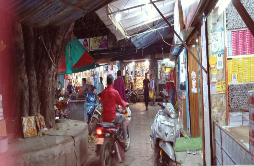 Traders stock oil in the city, Tall is also located among the population