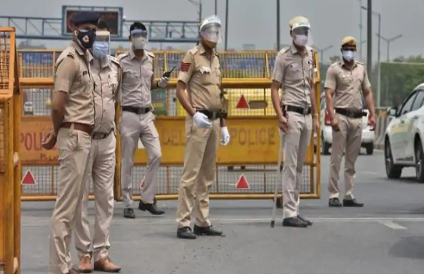 दिल्ली में जहांगीरपुरी हिंसा में 21 लोगों की गिरफ्तारी के बाद अब विकासपुरी की शोभायात्रा ने पुलिस की चिंता बढ़ा दी है।