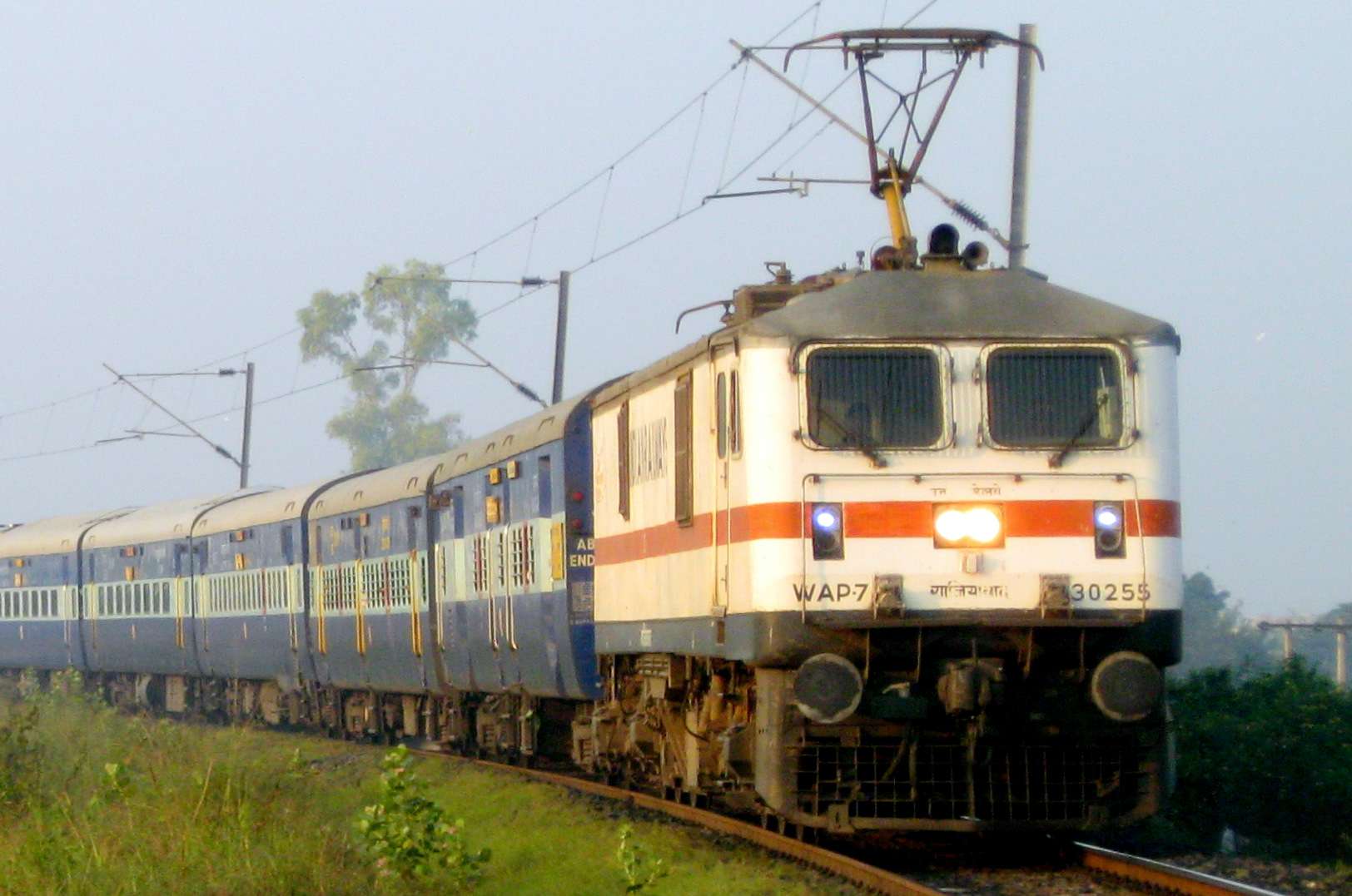 INDIAN RAILWAY----देश का इस रेल मण्डल में भी अब दौड़ेगा करंट, देखिए कैसे
