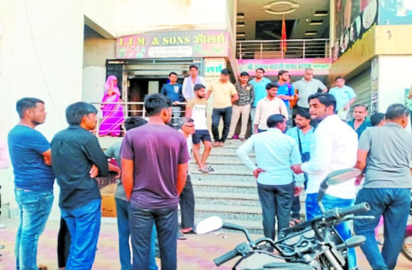 churu chori news: ज्वैलर्स की दुकान में चोरों ने धावा, गैस कटर से काटे ताले
