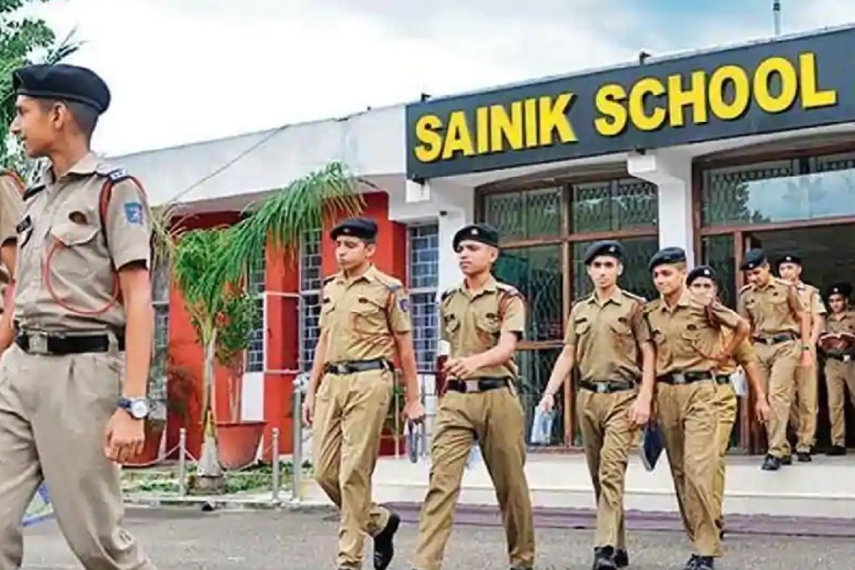 Sainik Schools: रक्षा मंत्रालय ने 21 नए सैनिक स्कूलों को दी मंजूरी, यूपी मेें खुलेंगे इतने