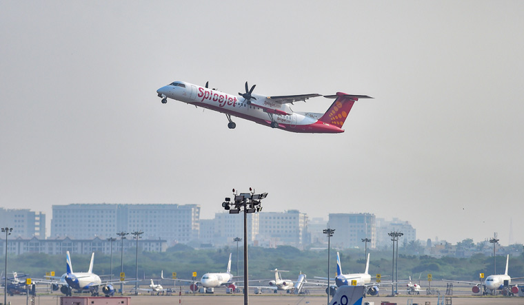 Spicejet Flight Collides With Electric Pole While Taxiing At Airport