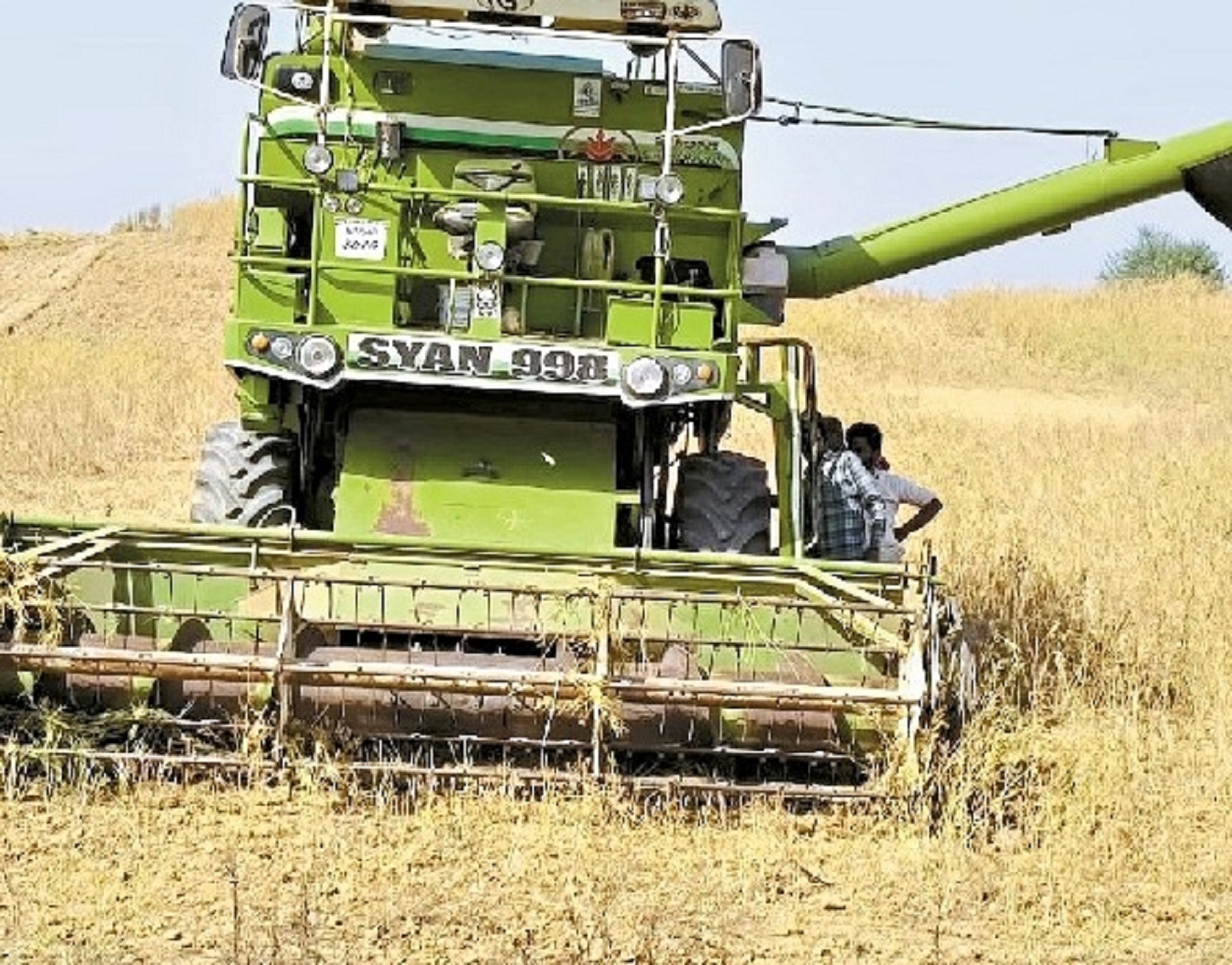 प्रतिबंध का नहीं डर, farmers लगा रहे नरवाई में आग