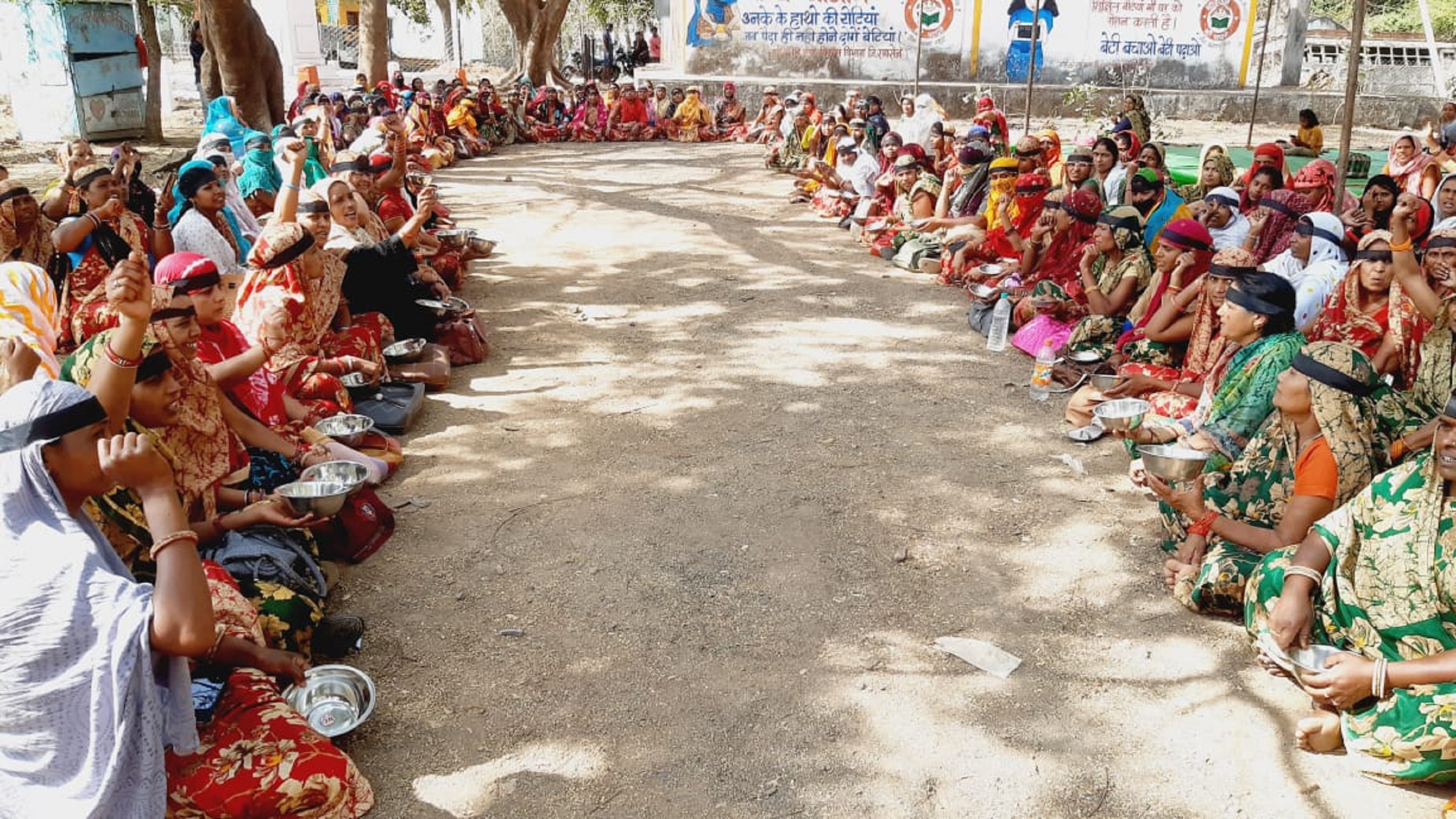 मामा तेरे राज में खाली कटोरा हमारे हाथ में