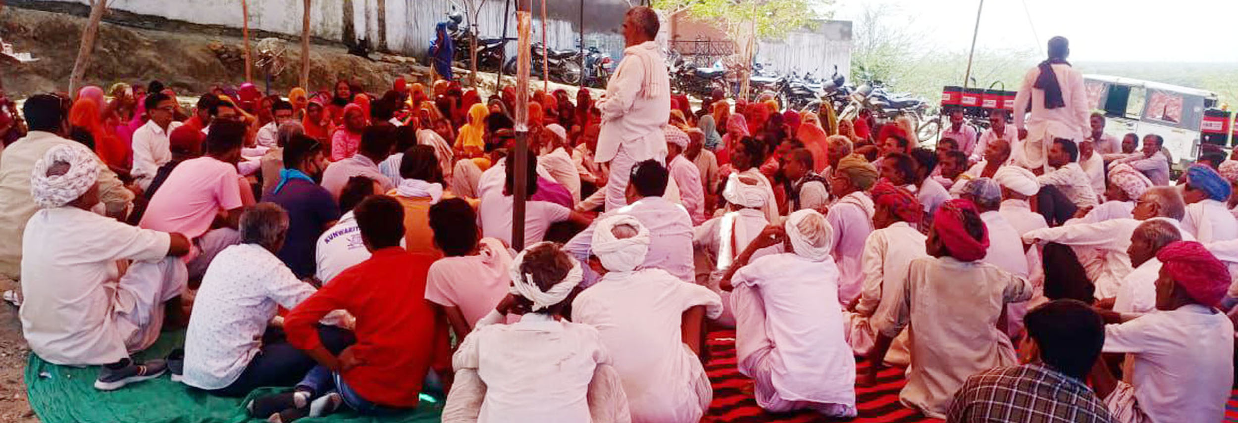यहां बैठी थी पंचायत, भवन निर्माण पर बिगड़ी बात, इतना हंगामा हुआ कि पुलिस बुलानी पड़ी