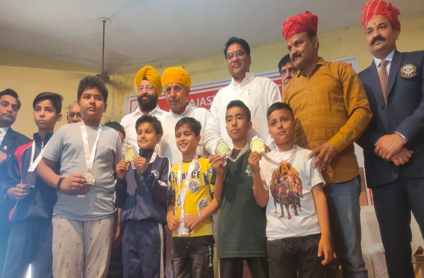 District players won 4 gold, 7 silver and 9 bronze medals in karate