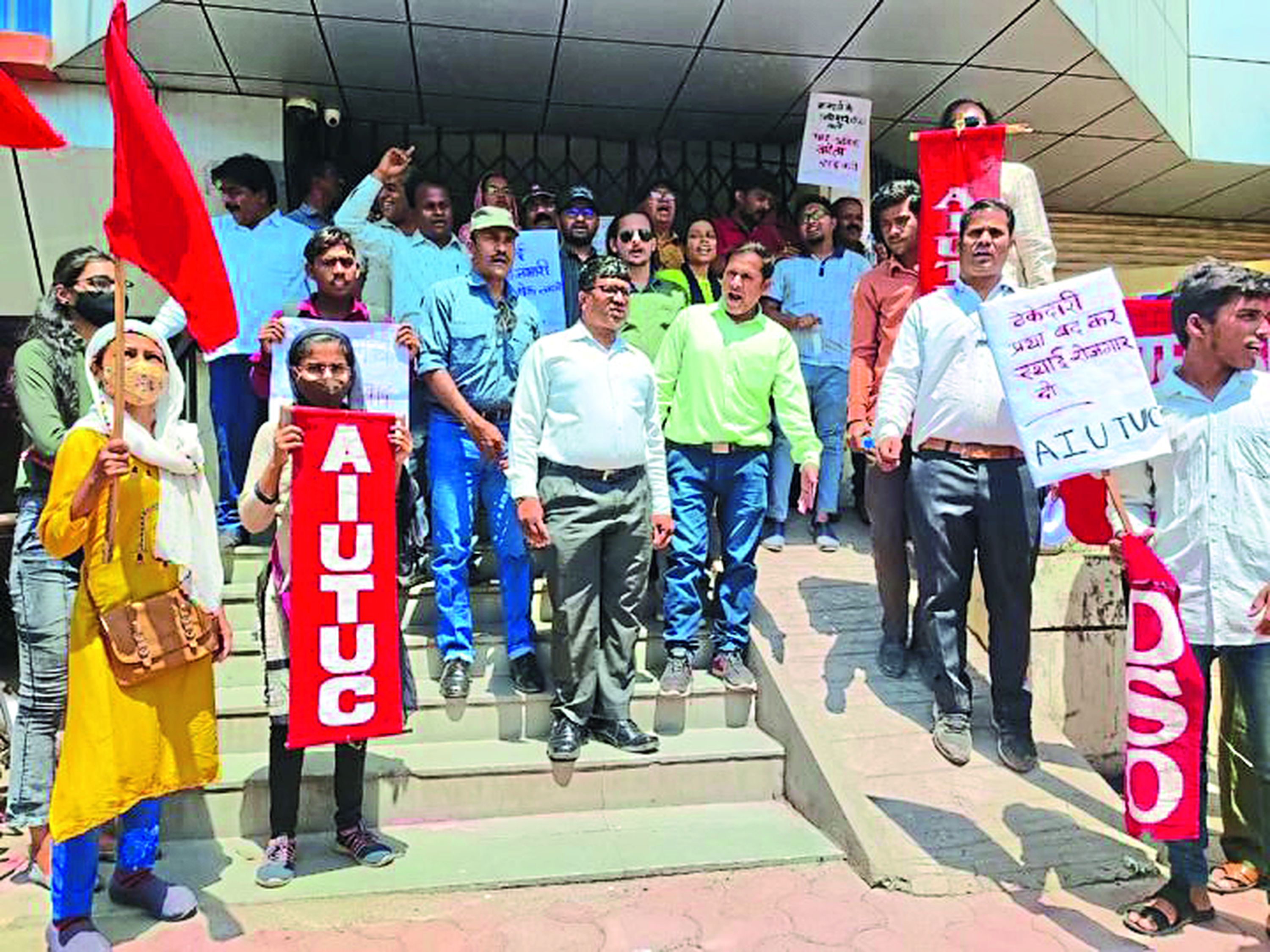 देशव्यापी आम हड़ताल के समर्थन में ट्रेड यूनियन काउंसिल ने बाइक रैली निकाली