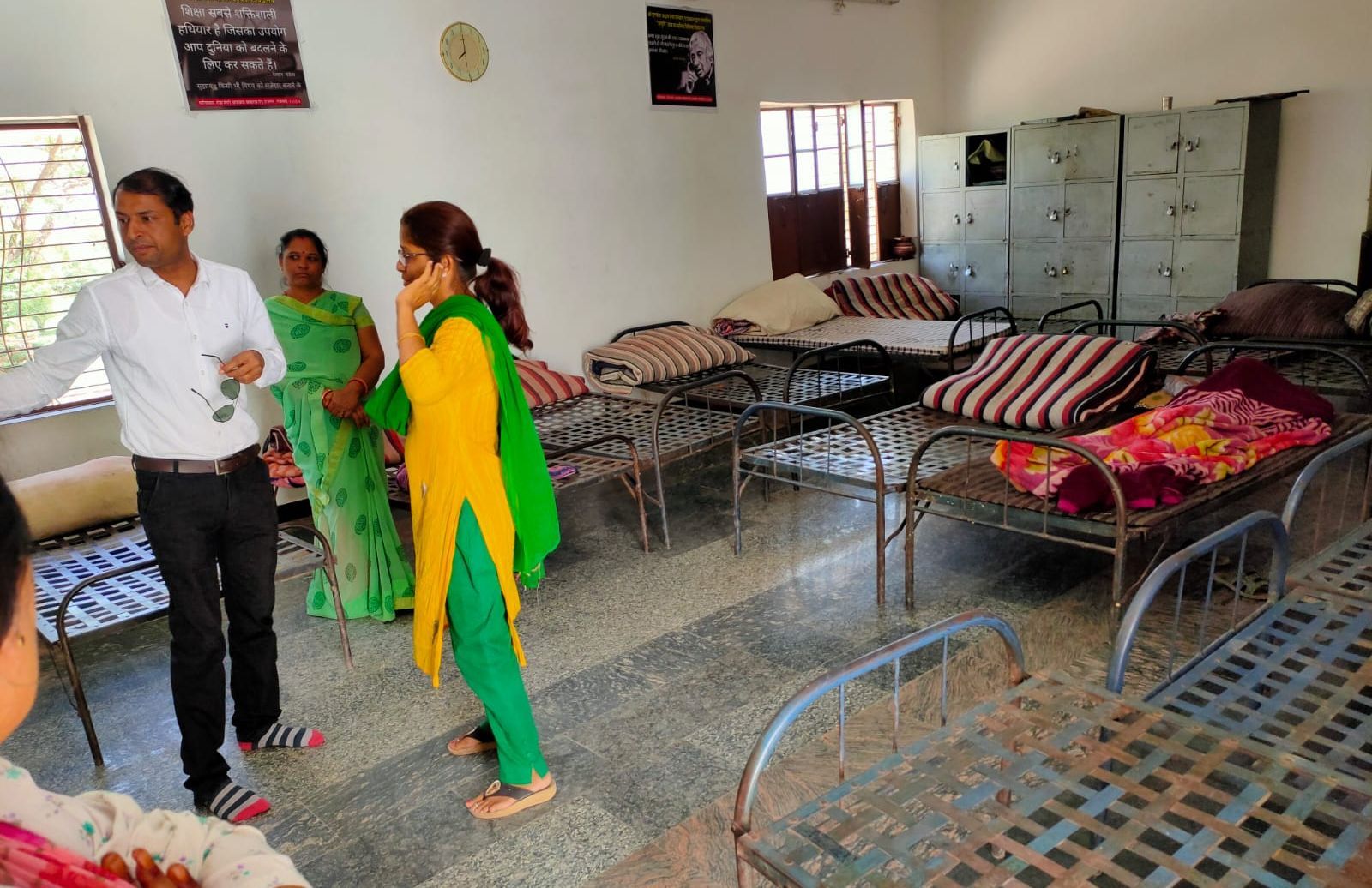 बाल संप्रेषण गृह के मुख्य द्वार पर सुरक्षा में चूक