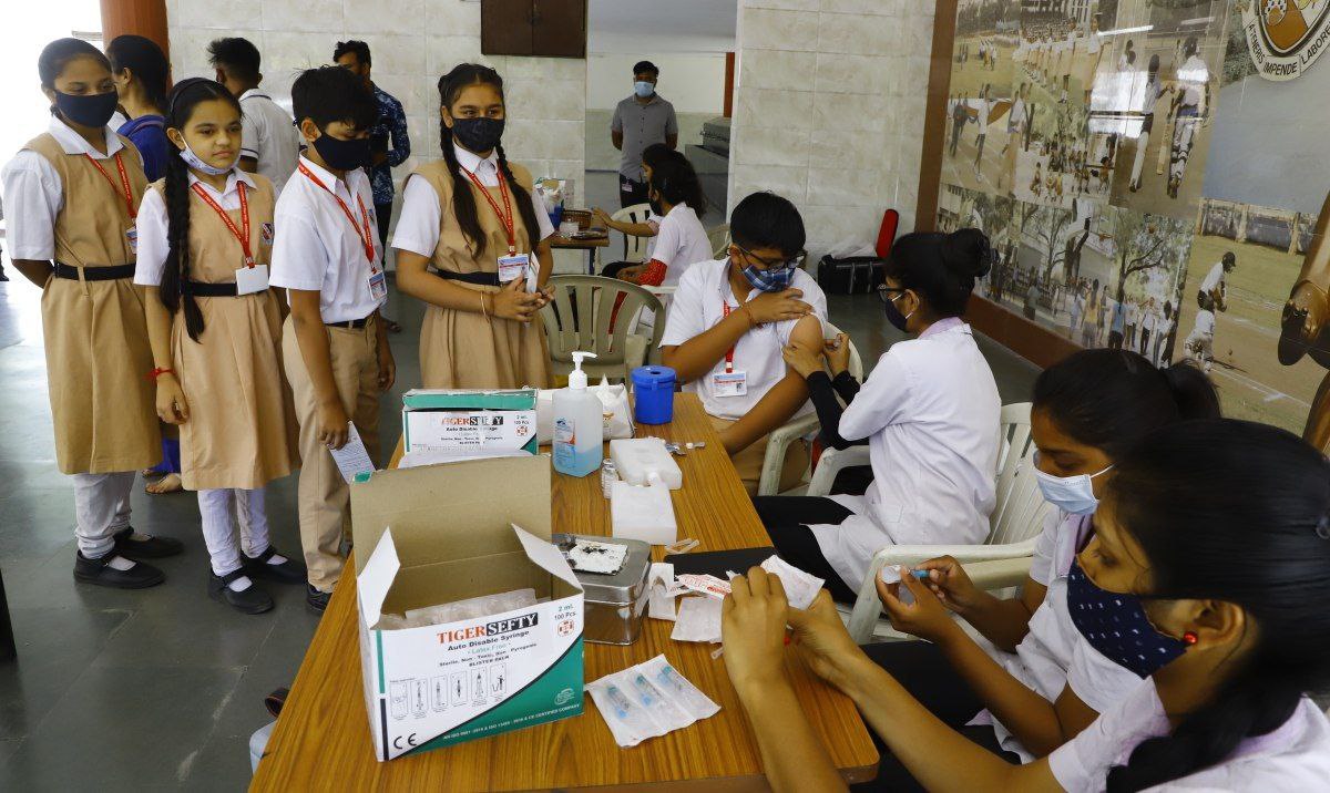 गुजरात में 18 वर्ष से अधिक आयु वर्ग में कोरोना टीकाकरण
