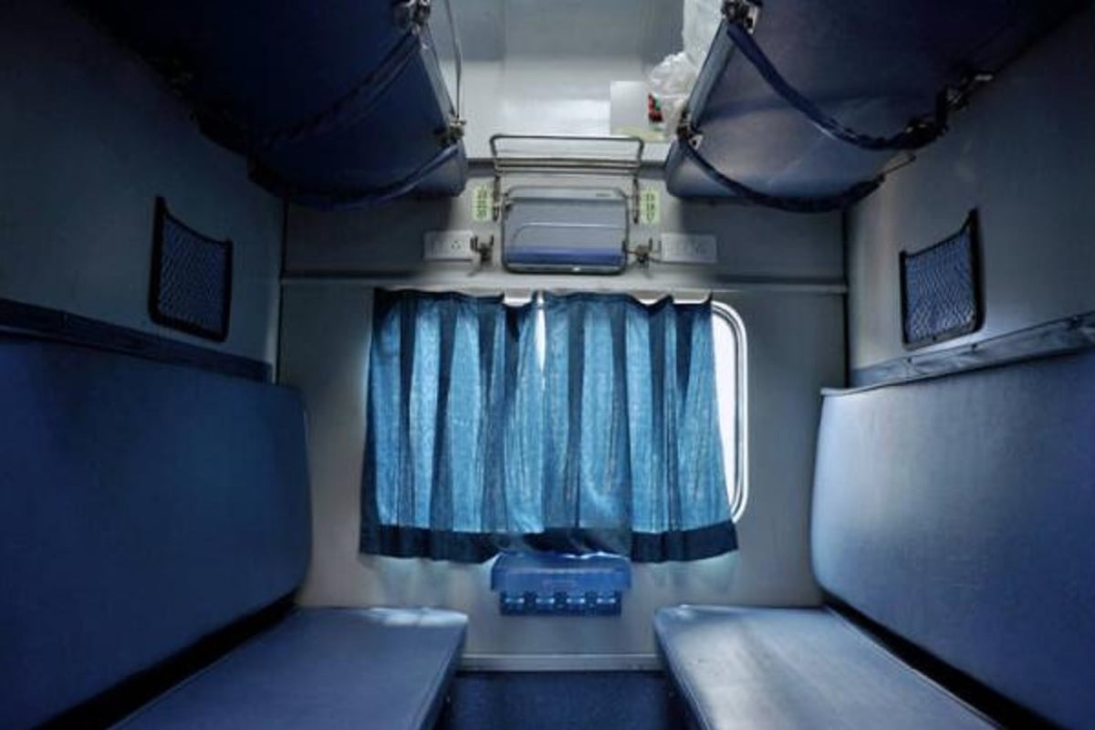 Indian Railway : ट्रेन में मिडिल बर्थ कब खोलकर सो सकते हैं, जानें रेलवे के नए नियम