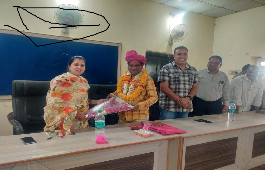Jhalawar News .पत्थर तोडऩे वाला मजदूर बना अफसर, ग्रामीण विकास की कमान संभाली