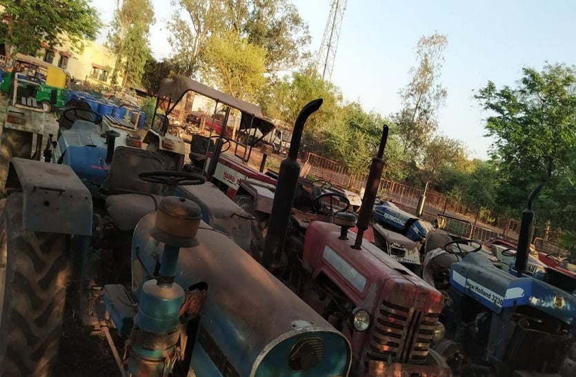 10 tractors recovered, Kabadi arrested