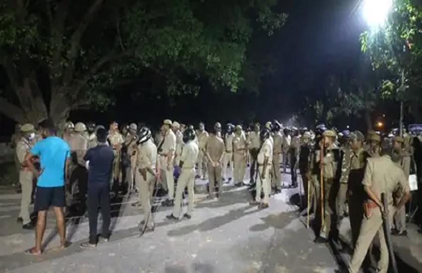 बीएचयू में छात्र गुटों में पथराव पुलिस ने संभाला मौर्चा