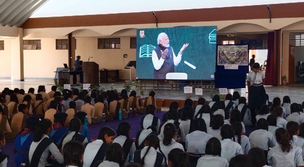 PM Modi discussed with students प्रधानमंत्री मोदी ने छात्रों से की परीक्षा पे चर्चा