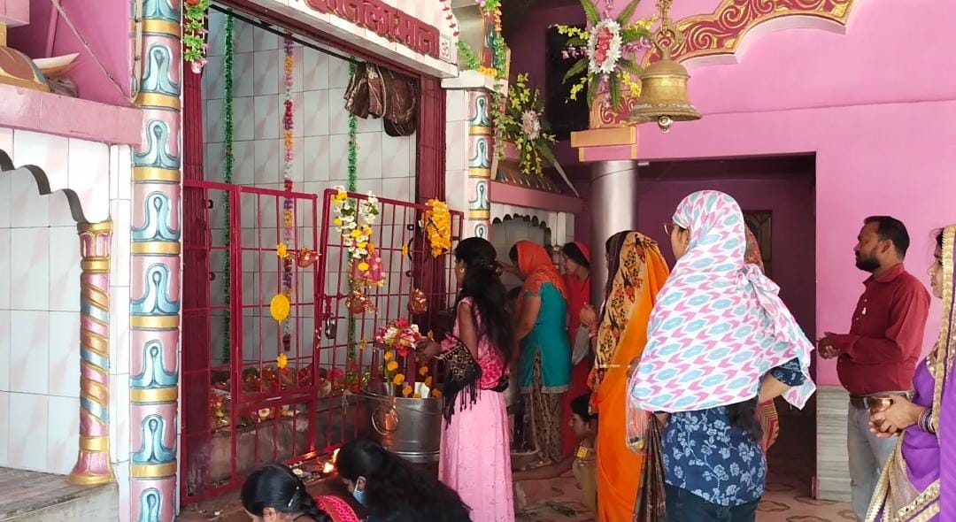 दो साल बाद दिखी मंदिरों में भक्तो की भीड़