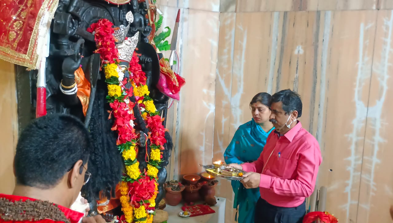 Entire district reverberated with the chants of Jai Mata Di, devotees bowed their heads in temples