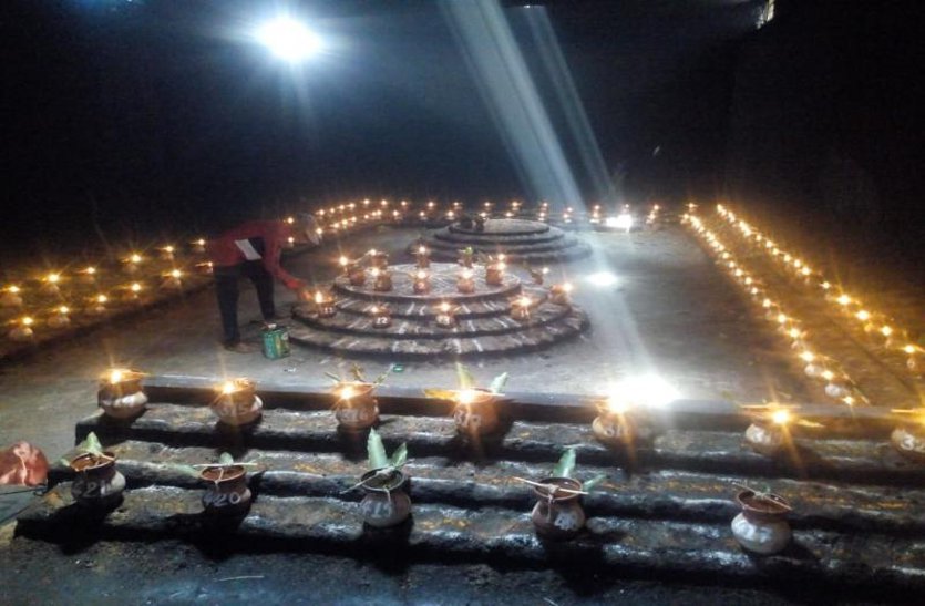 चैत्र नवरात्रि के दौरान बड़ेडोंगर मंदिर में जले आस्था का दीप