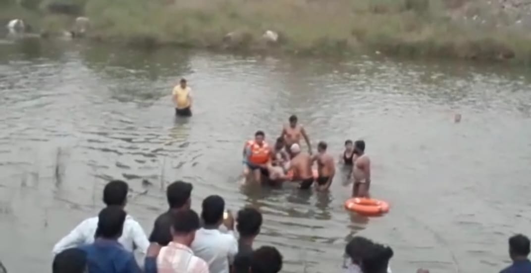 नदी में नहाने उतरे तीन दोस्तों की डूबने से मौत