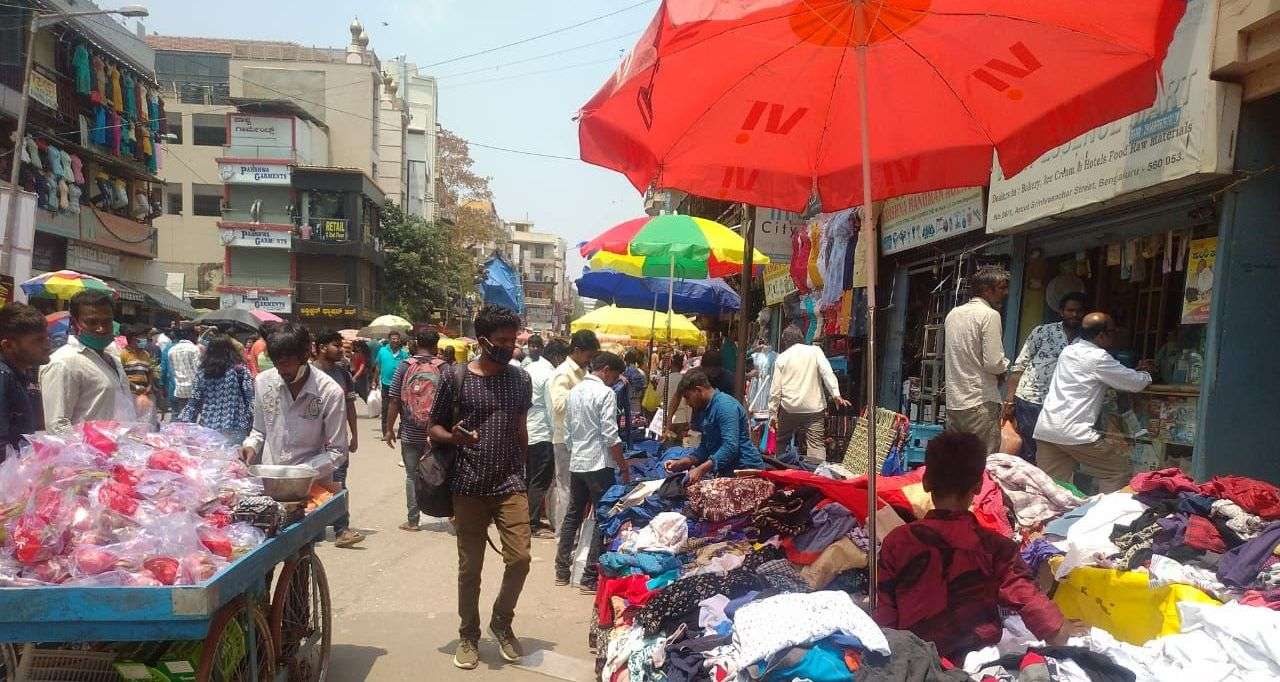 छोटा भारत जैसा है 'चिकपेत'