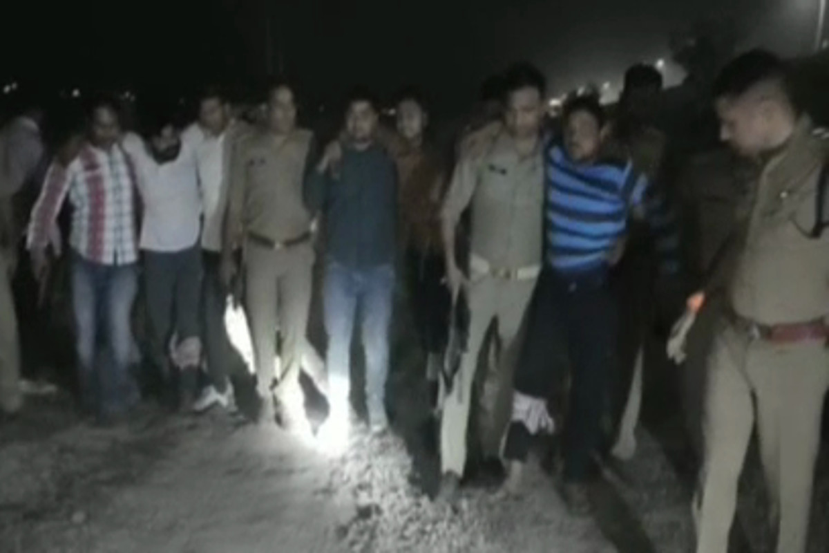 gautam-budh-nagar-police-arrested-9-crooks-after-encounter.jpg