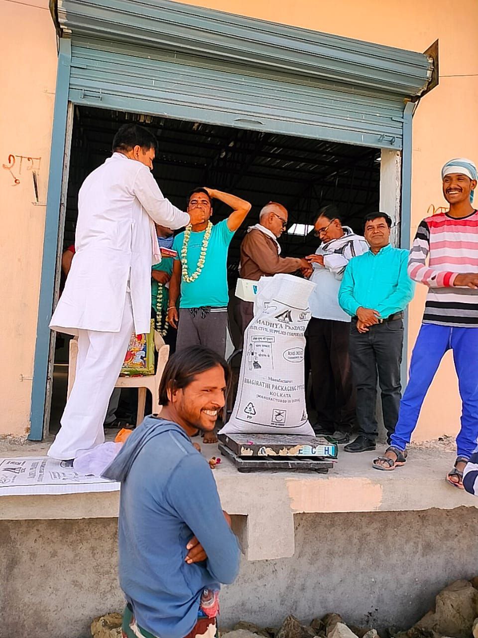 पहले दिन 20 किसानों से 551 क्ंिवटल गेहूं की खरीदी