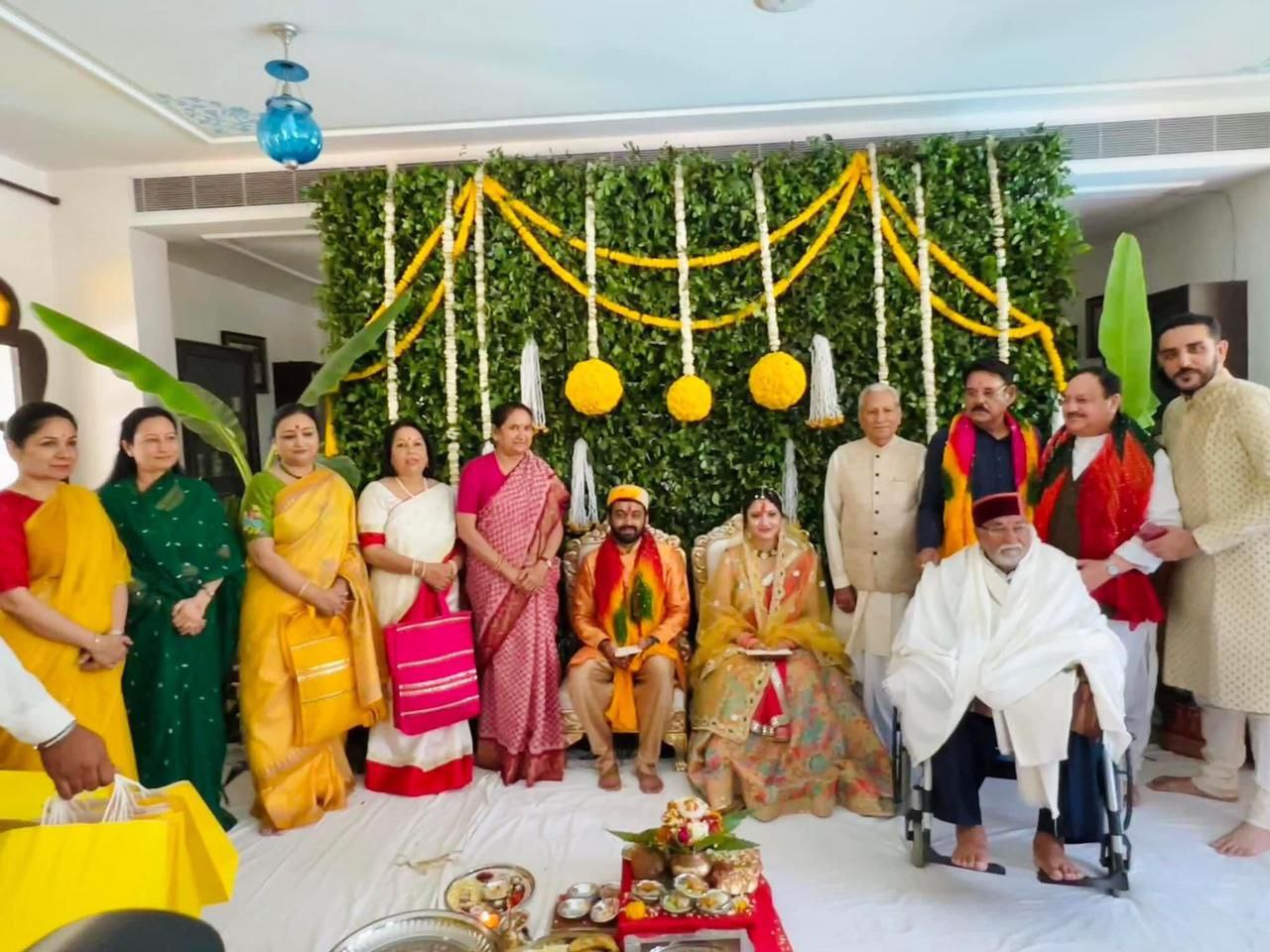 भाजपा के राष्ट्रीय अध्यक्ष नड्डा पारिवारिक सगाई के कार्यक्रम में अलग रूप में दिखे