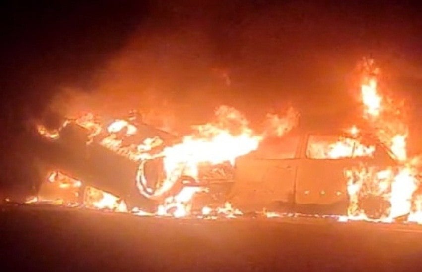 jhalawar news, car fire, car accident, हाइवे पर दो कारों की भिड़त, चार जिंदा जले, बगल में बैठा युवक भी नहीं पहचान सका