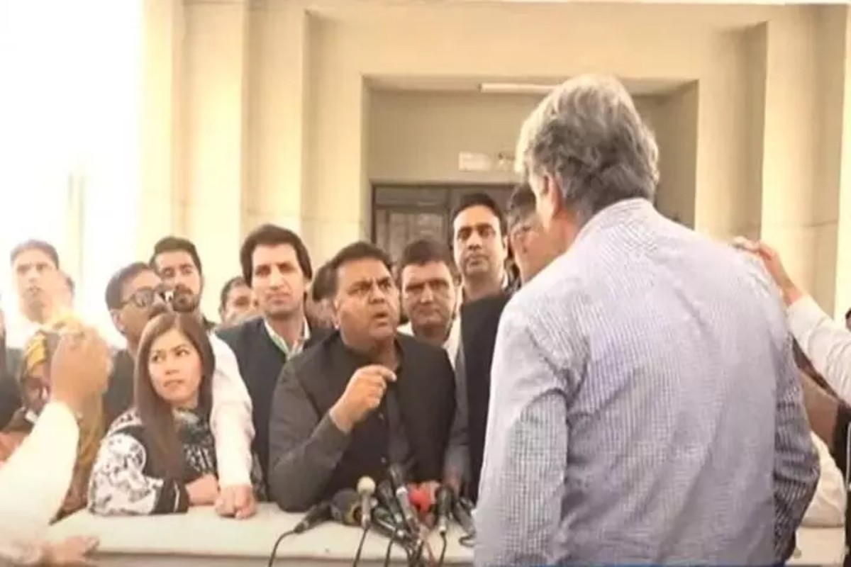 ruckus-in-imran-khan-s-minister-fawad-chaudhary-s-press-conference.jpg