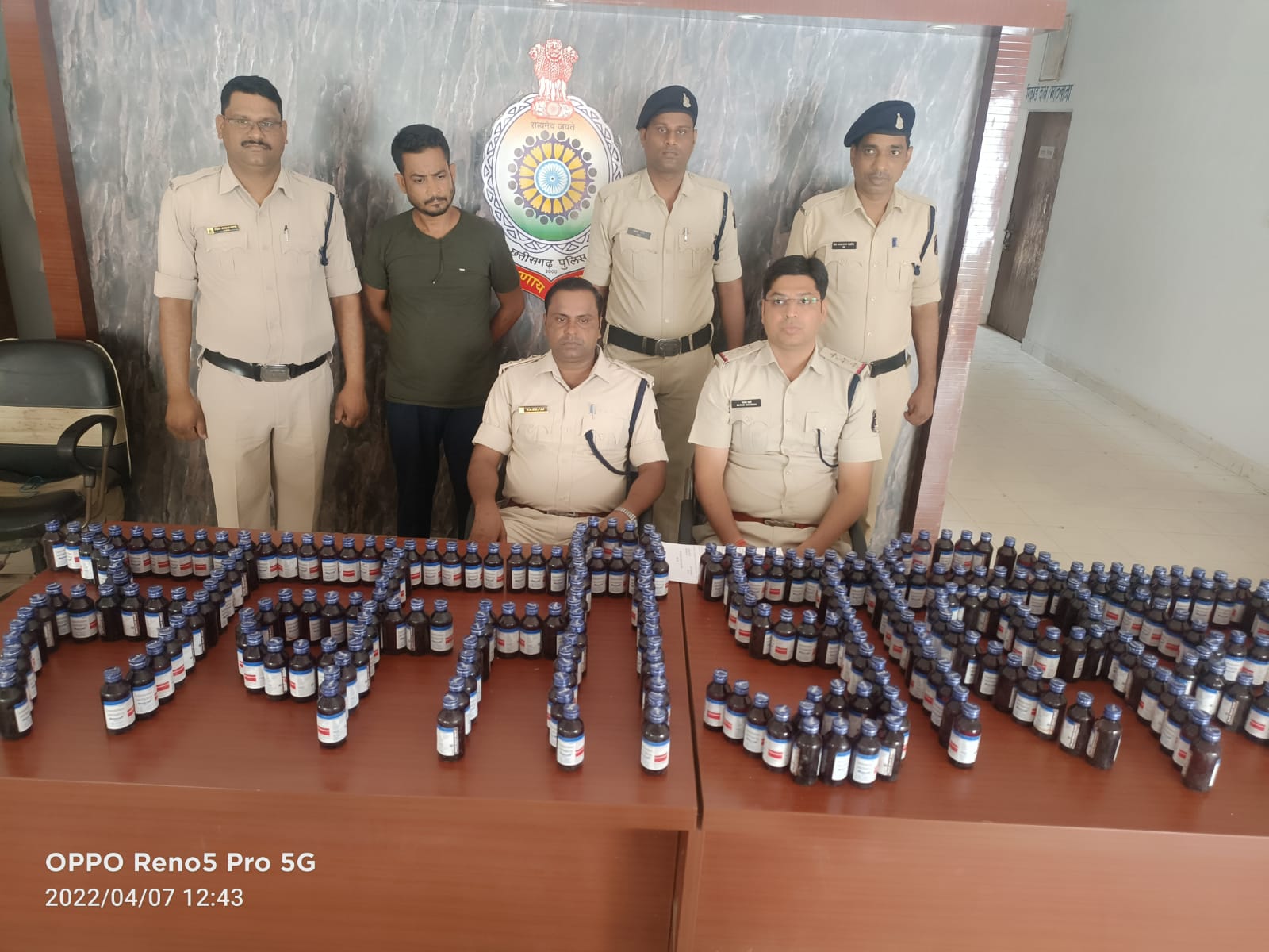 चांपा के युवक ने सक्ती पुलिस ने किया कोडिन सिरप जब्त