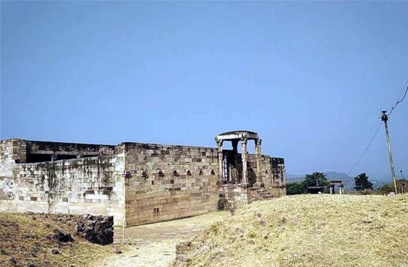 someshwar shiv temple in raisen kila unique fort of india | कई दशकों से ताले  में बंद हैं शिव, साल में एक दिन खुलता है मंदिर, जानिए क्यों विवादित है यह  स्थान |