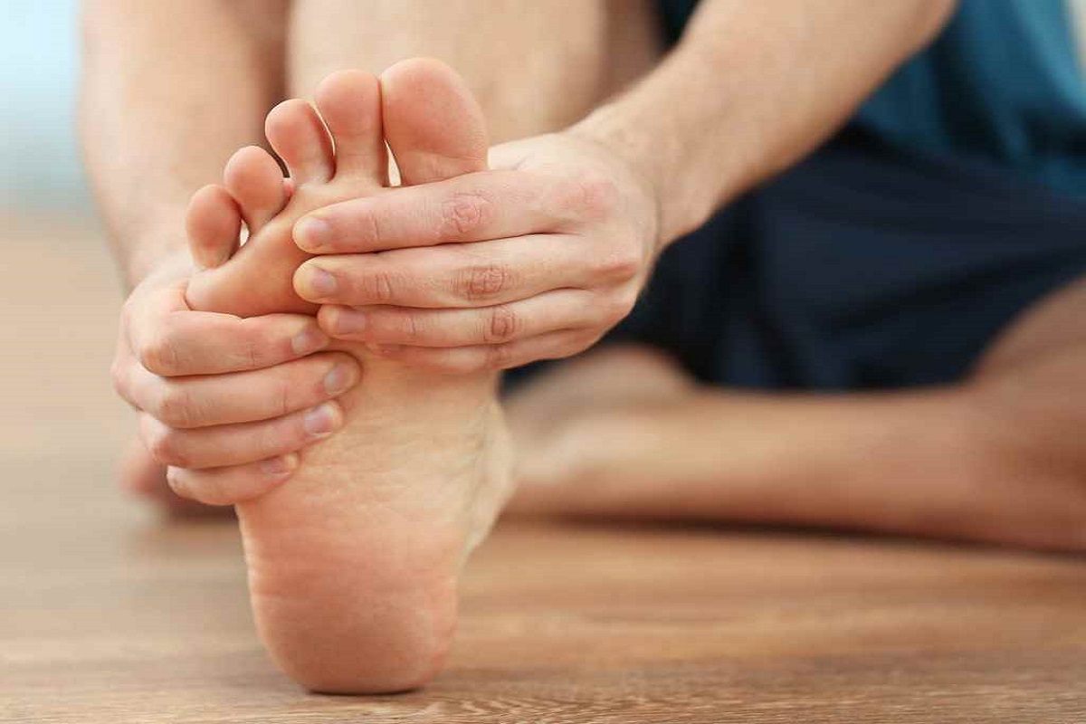 Home Remedies For Tired Feet: पैरों की थकान को करना चाहते हैं दूर तो ये घरेलू उपाय आपके आ सकते हैं काम