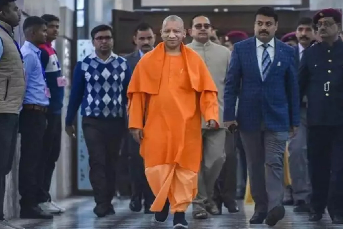cm-yogi-adityanath-will-come-to-noida-to-check-report-card-of-officers.jpg