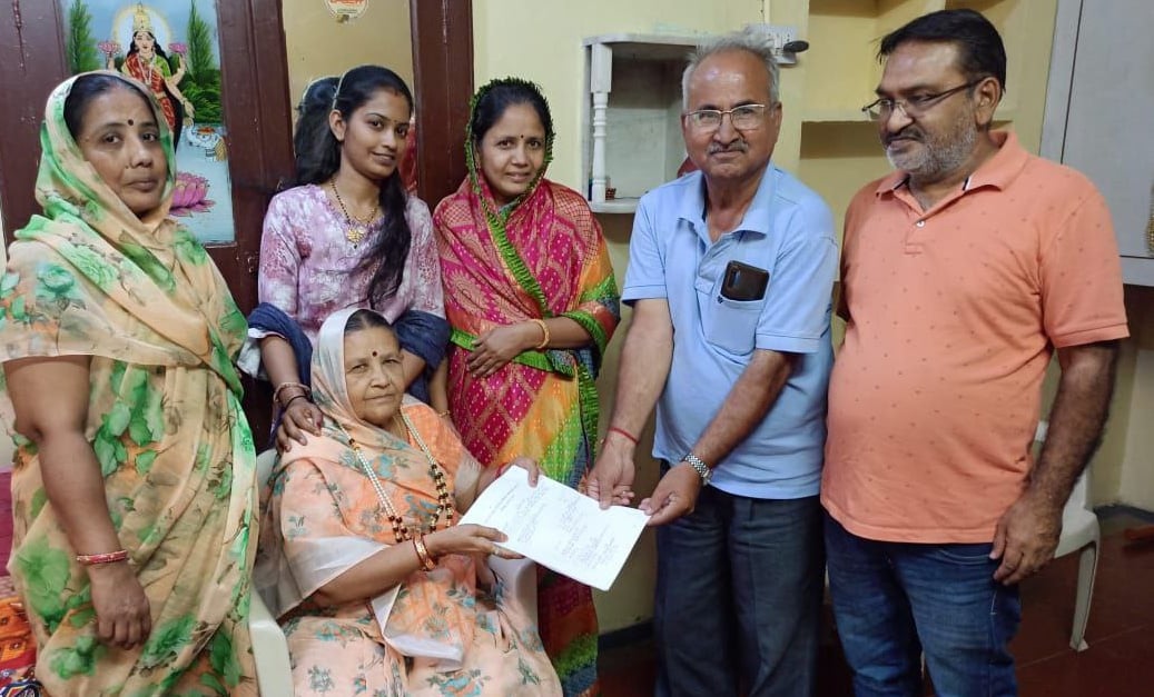 लायंस क्लब जालोर की प्रेरणा से पवन कुमारी मोदी ने ने मृत्यु पर्यंन्त अपनी देह मेडिकल विद्यार्थियों की पढ़ाई एवं अन्य परीक्षण के लिए दान मेंं देने की घोषणा की है।