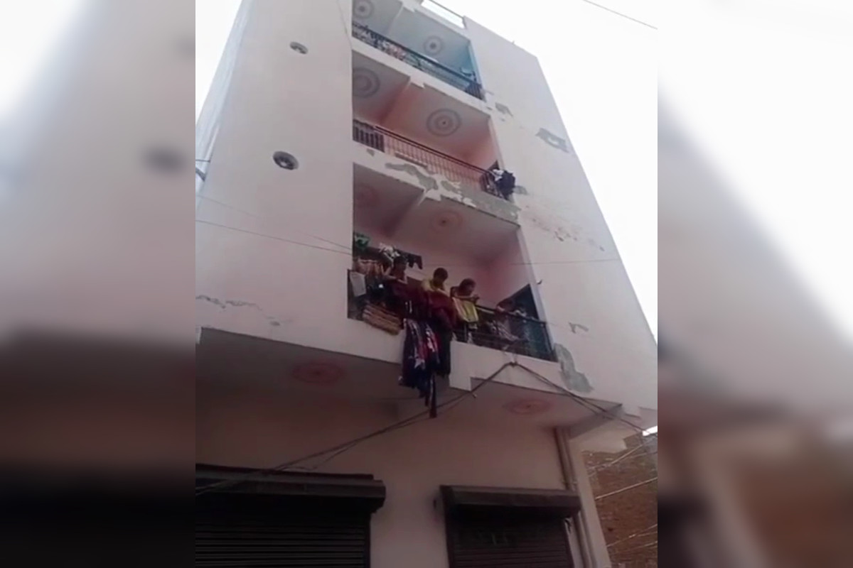 woman-taking-off-drying-clothes-on-third-floor-dies-after-falling-down.jpg