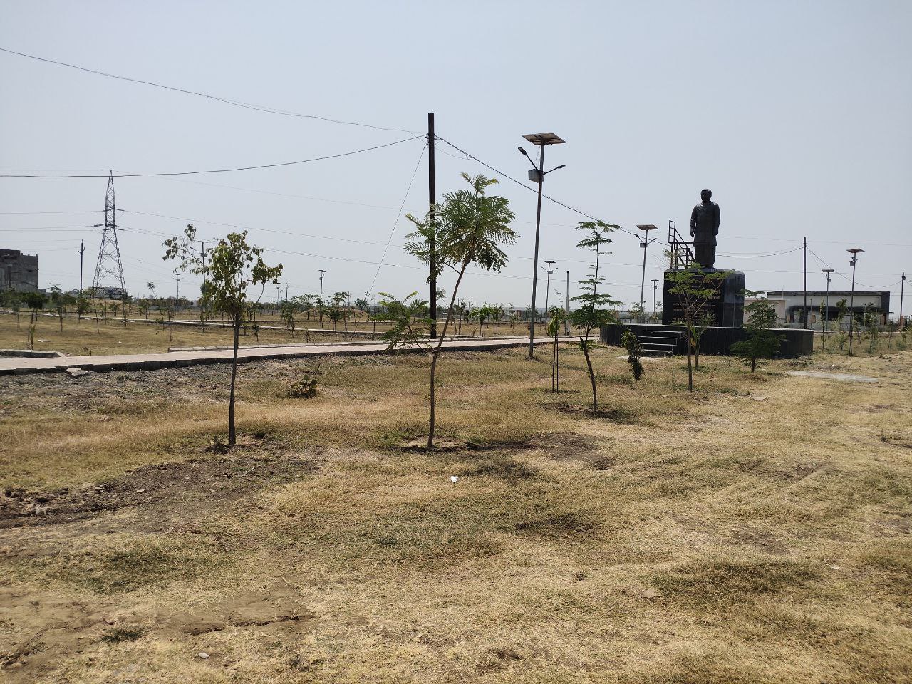 गर्मी में हरियाली को तरसे park,बैठक में पास प्रस्ताव जमीन पर हुए फैल