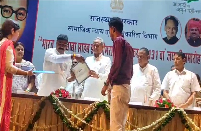 डॉ. अम्बेडकर की 131 वीं जयंती के समारोह में बोले सीएम- राज करने वाले बुलडोजर चलाएंगे तो संविधान कहां रहेगा