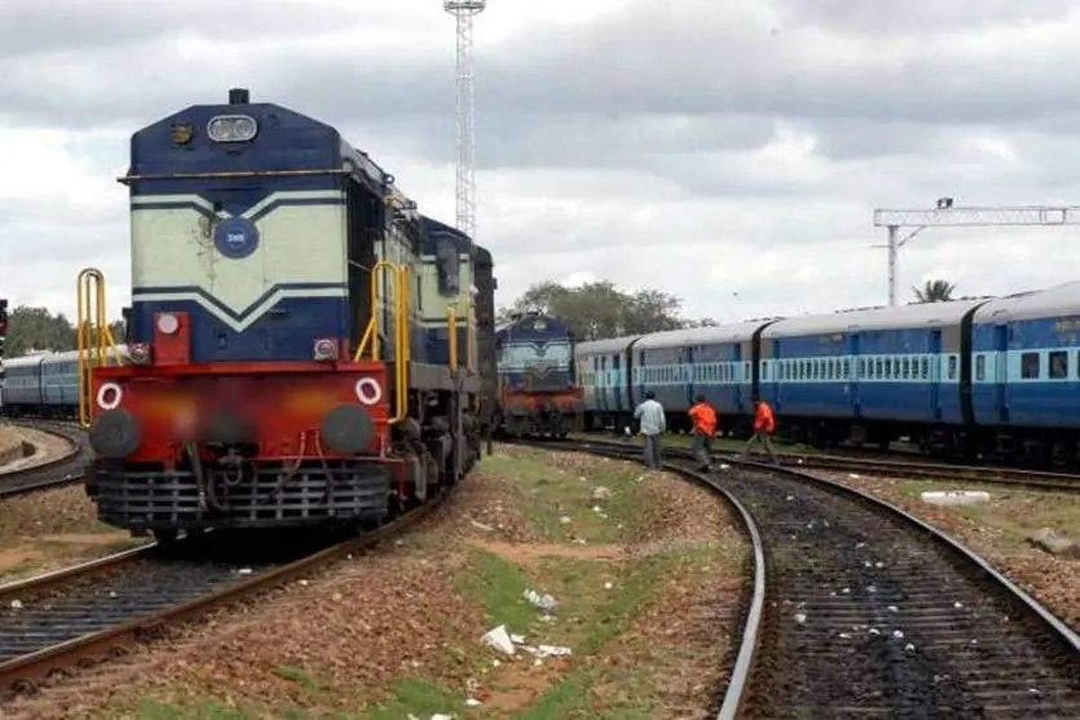 Indian Railway Job Alert: रेलवे में 8वीं-10वीं पास के लिए भर्ती, बिना परीक्षा मिलेगी नौकरी