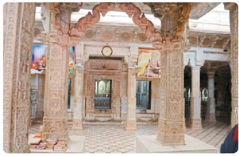 महावीर जयंती विशेष: आकाश व भूगर्भ से आई मंदिर की मूर्ति, चोरी होने पर लौटी, 108 खंभे भी रहस्य