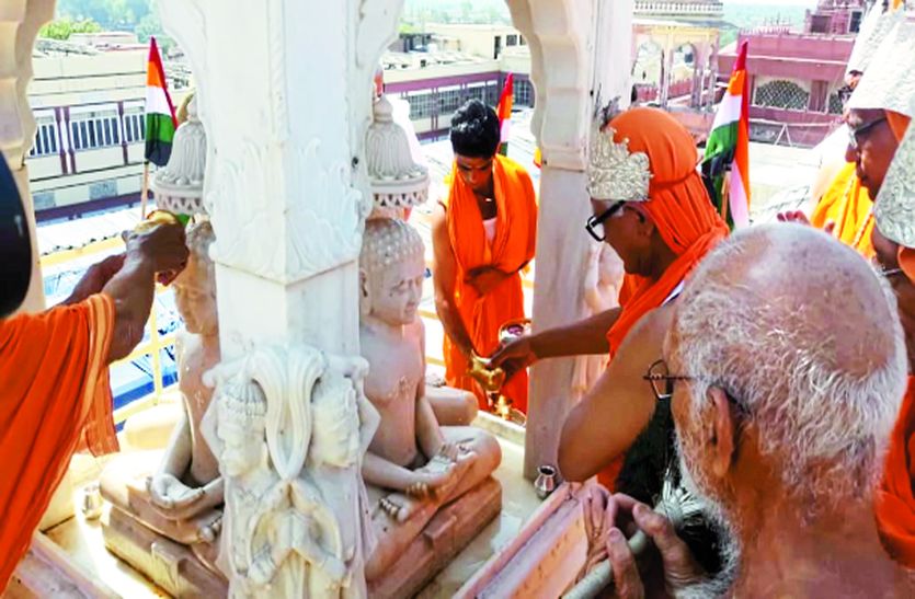 भगवान महावीर के मान स्तम्भ का हुआ महामस्तकाभिषेक