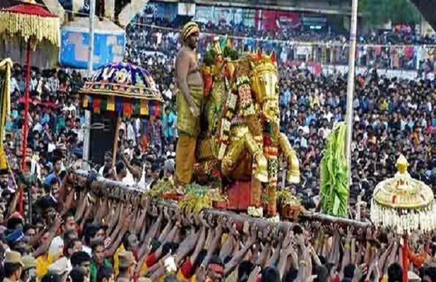 tamil nadu madurai chithirai festival Stampede two people died | तमिलनाडु : चिथिरई  उत्सव के दौरान मची भगदड़, दो लोगों की हुई मौत | Patrika News