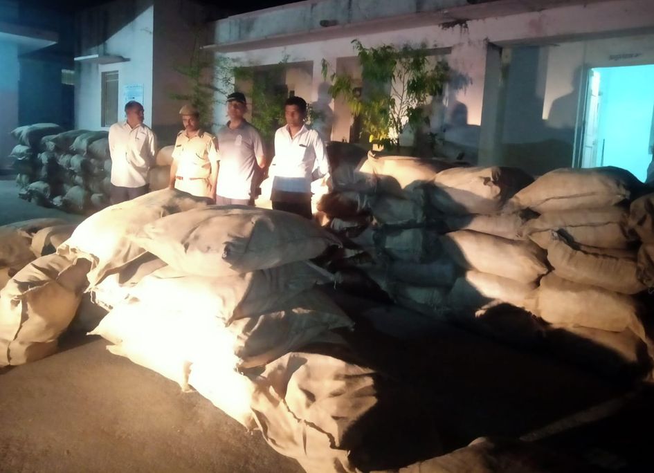 बिल बिल्टी के बिना ले जाए जा रहे तम्बाकू उत्पाद की खेप पकड़ी